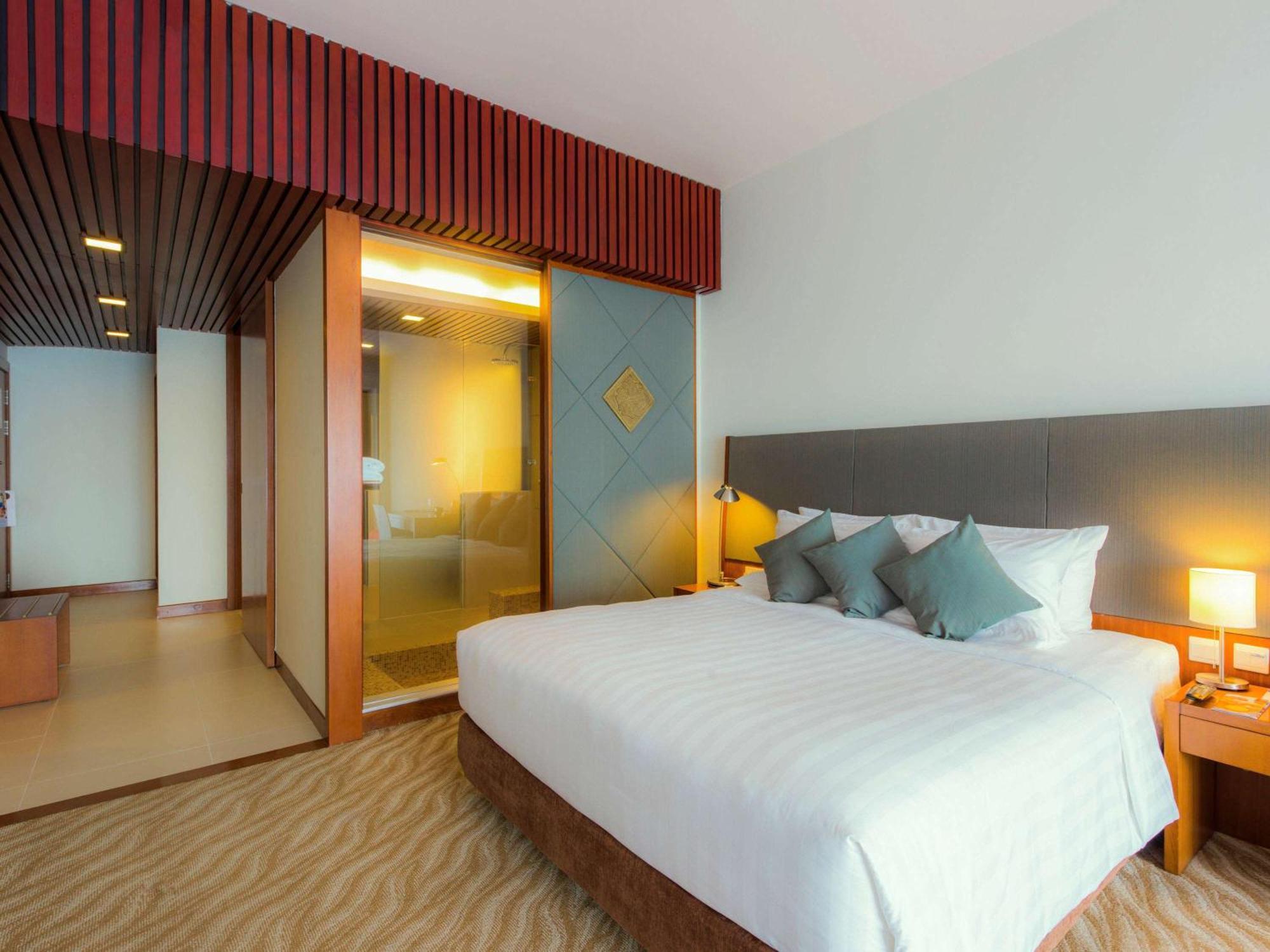 Hotel Novotel Nha Trang Bagian luar foto