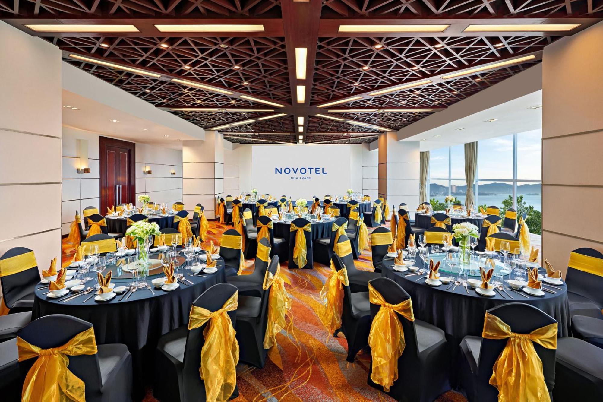 Hotel Novotel Nha Trang Bagian luar foto