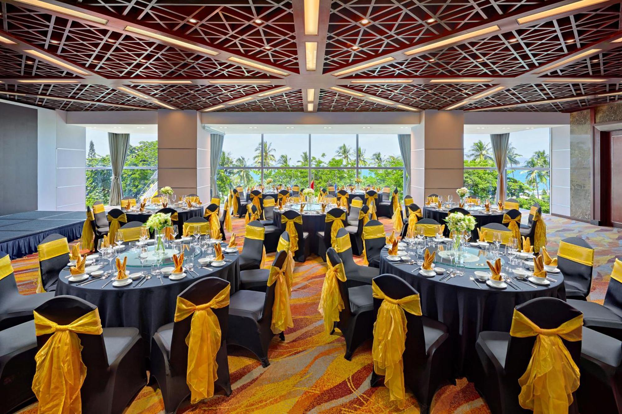 Hotel Novotel Nha Trang Bagian luar foto