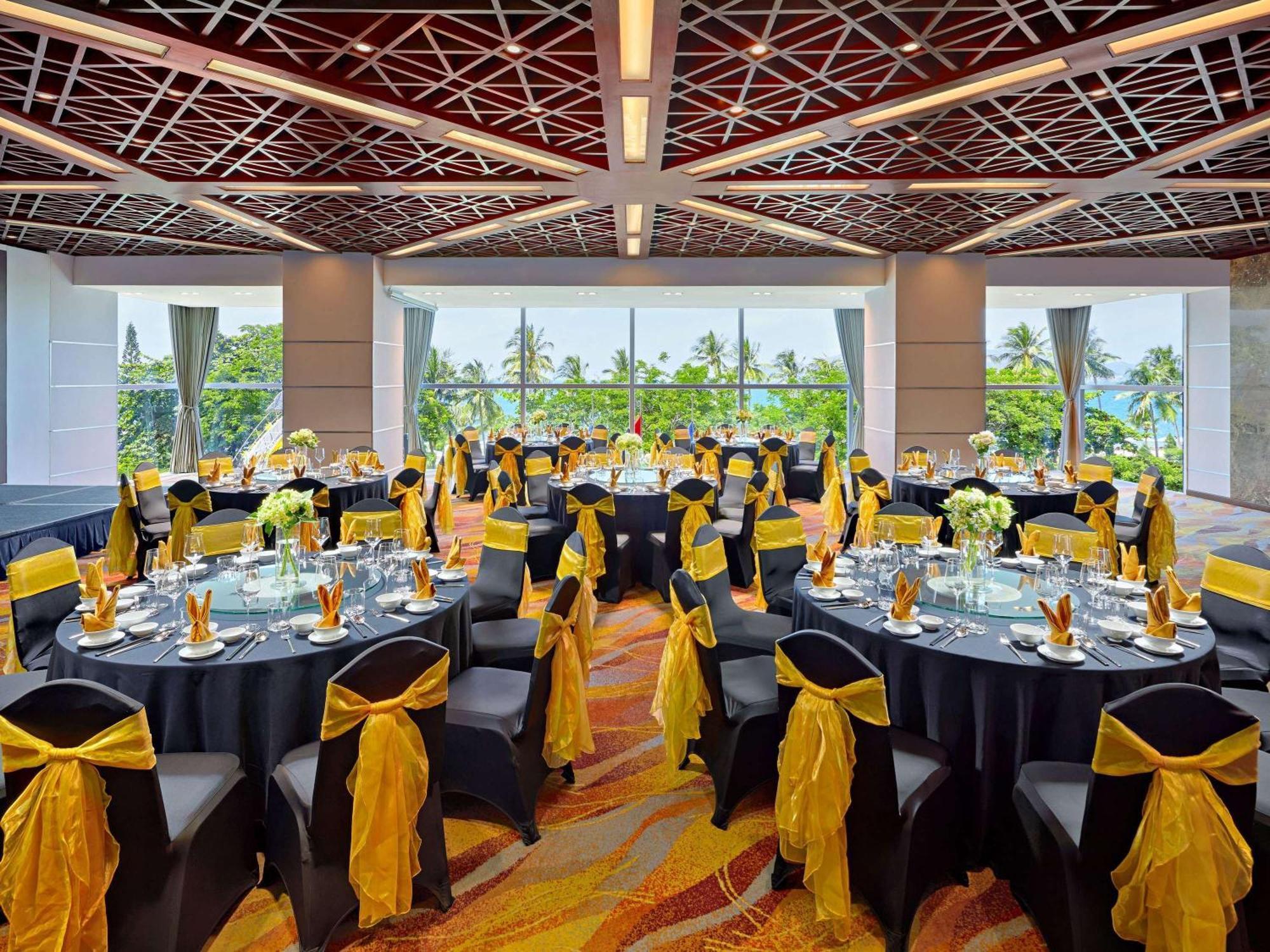 Hotel Novotel Nha Trang Bagian luar foto