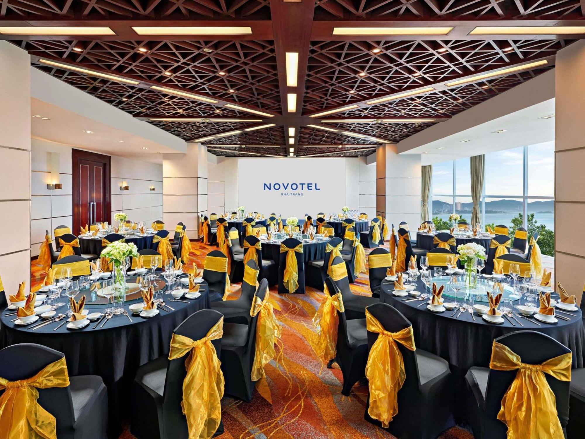 Hotel Novotel Nha Trang Bagian luar foto
